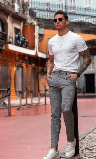 男生t恤衣长到哪最佳