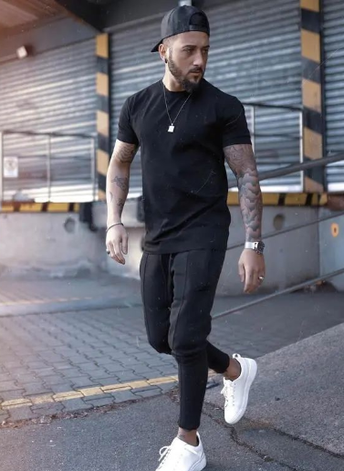 男生t恤衣长到哪最佳