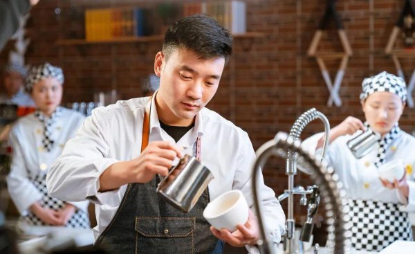 初中毕业没考上高中读什么学校好