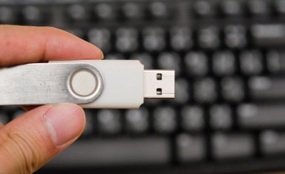 电脑读不出u盘怎么办 u盘在电脑上不显示是怎么回事