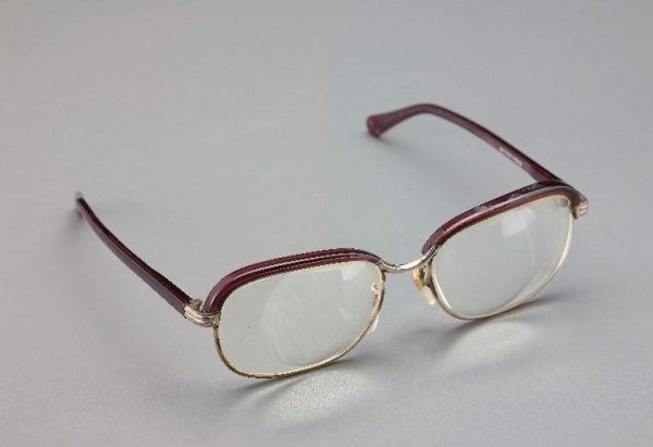 老花镜有度数吗