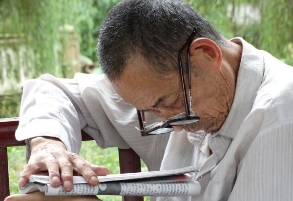 老花镜有度数吗