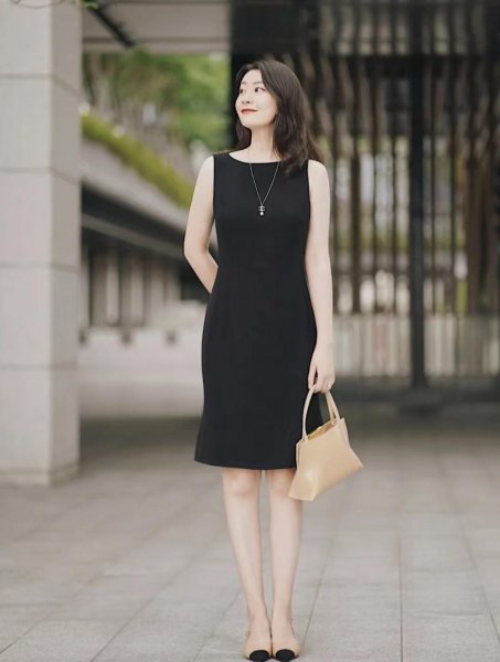黑色连衣裙搭配鞋子图片