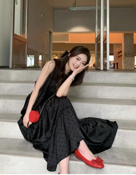 黑色连衣裙搭配鞋子图片