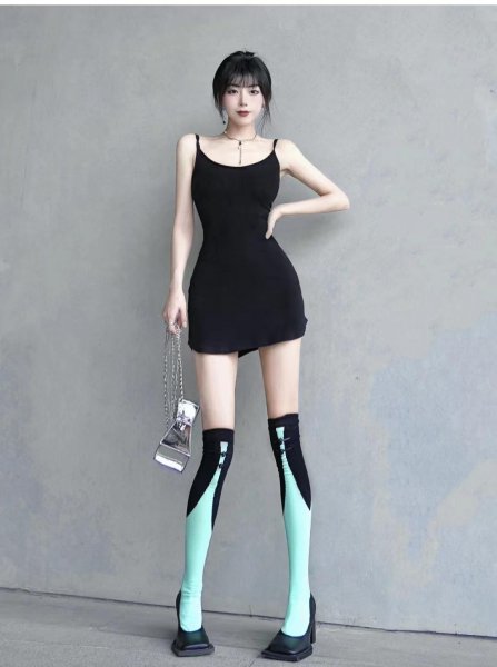 黑色连衣裙搭配鞋子图片