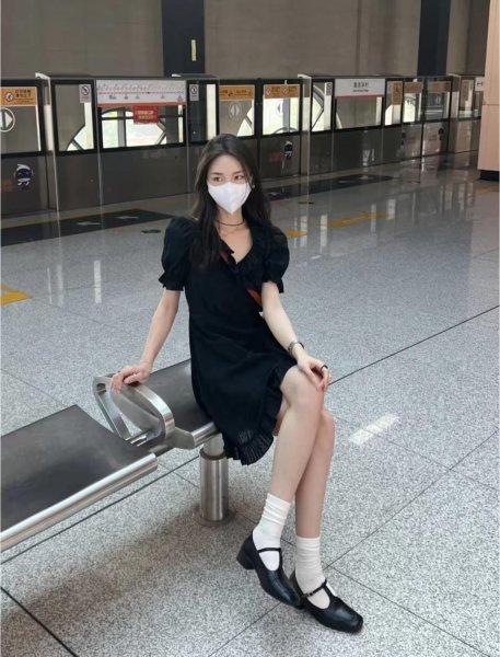 黑色连衣裙搭配鞋子图片