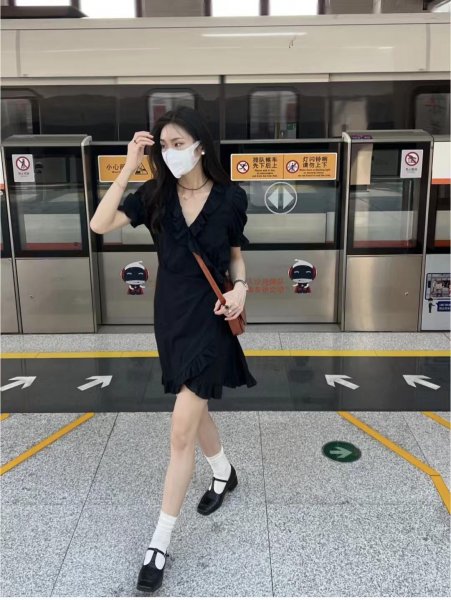 黑色连衣裙搭配鞋子图片