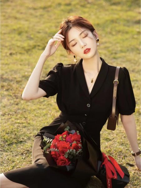 黑色连衣裙搭配鞋子图片