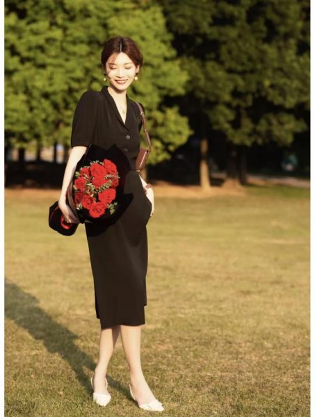 黑色连衣裙搭配鞋子图片