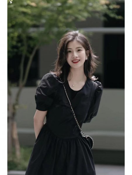 黑色连衣裙搭配鞋子图片