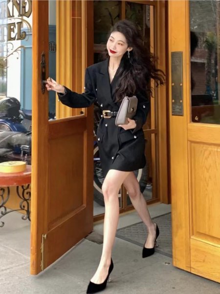 黑色连衣裙搭配鞋子图片