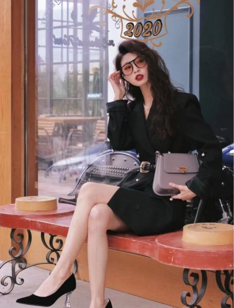 黑色连衣裙搭配鞋子图片