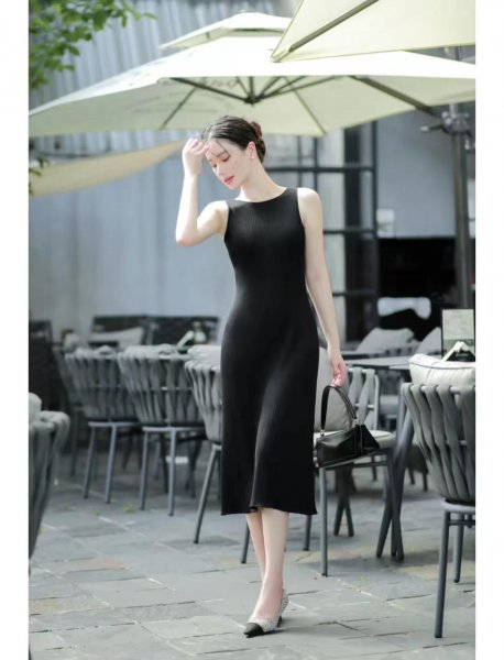 黑色连衣裙搭配鞋子图片