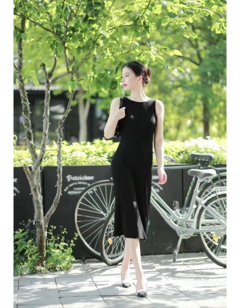 黑色连衣裙搭配鞋子图片