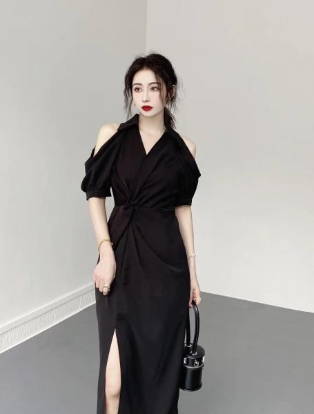 黑色连衣裙搭配鞋子图片