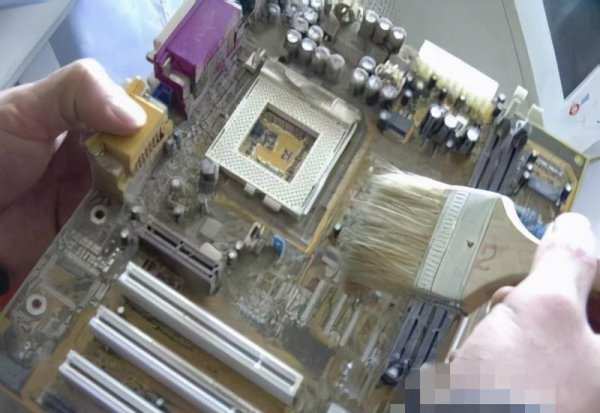 电脑黑屏打不开是什么原因