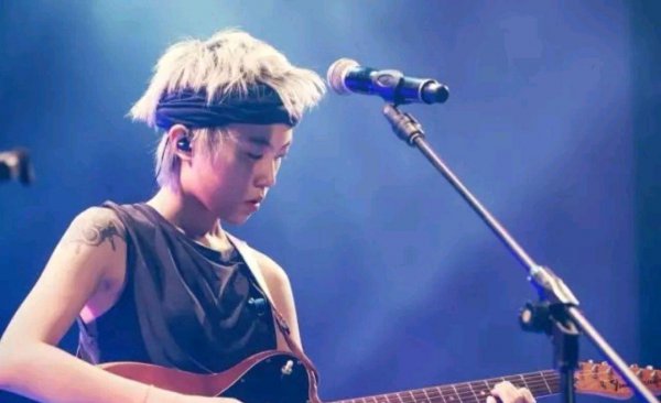 窦靖童和周迅结婚了