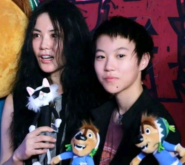 窦靖童和周迅结婚了