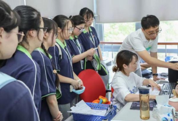 大学留校当老师难吗