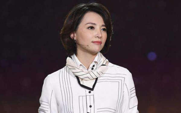 董卿为什么去美国生孩子