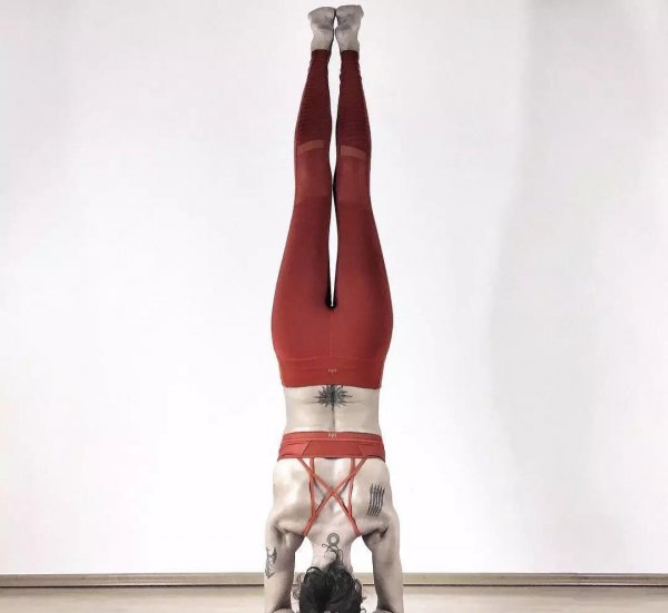 为什么说40岁不要练倒立