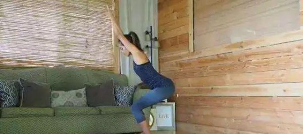 为什么说40岁不要练倒立