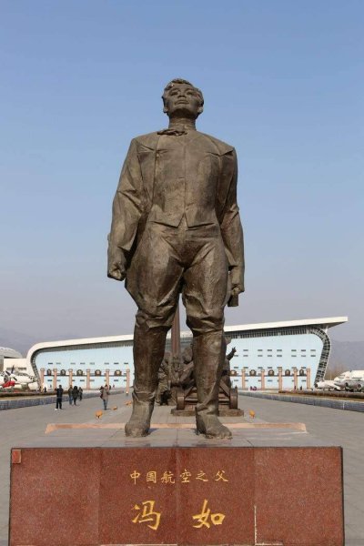 我国国内首次制造飞机的第一人是谁