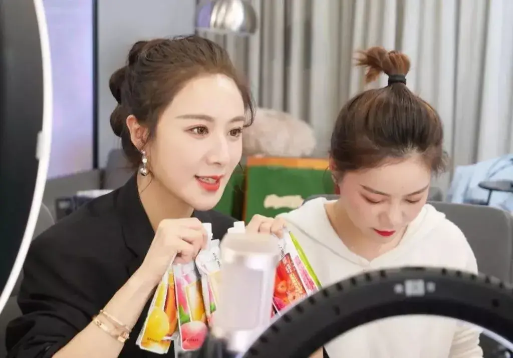 李佳琦直播间怎么了