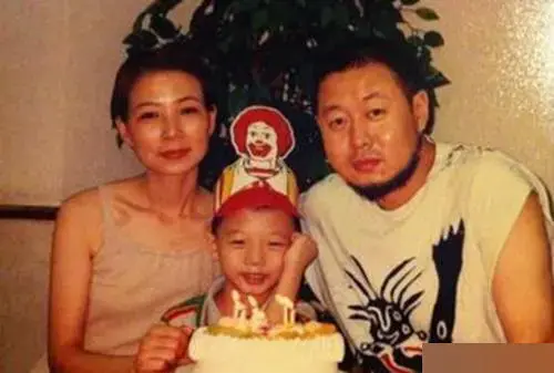 霍尊的妈妈是谁