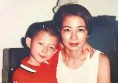 霍尊的妈妈是谁