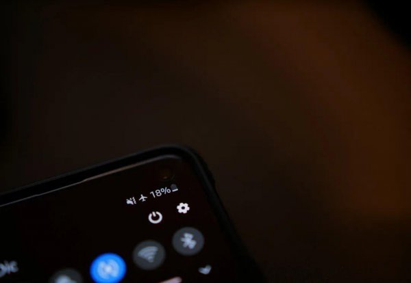 苹果13新机第一次充电