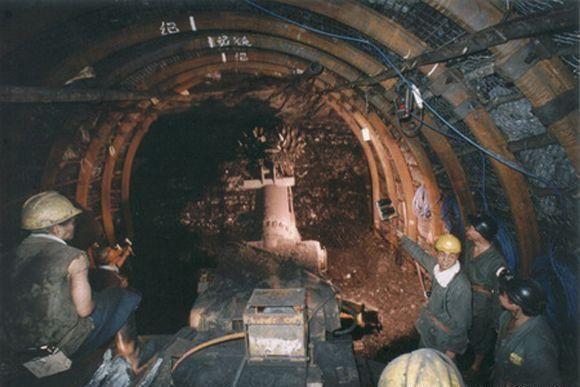 煤矿工人工资多少钱一个月