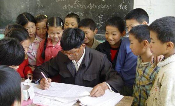 教师工资多少钱一个月