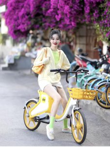 白色短裤配什么颜色t恤好看 白色短裤的十种穿搭方式