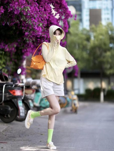 白色短裤配什么颜色t恤好看