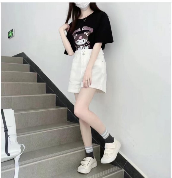 白色短裤配什么颜色t恤好看