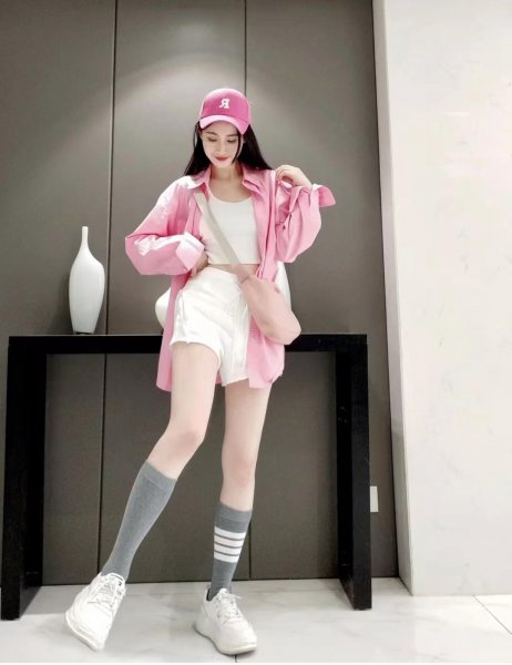 白色短裤配什么颜色t恤好看