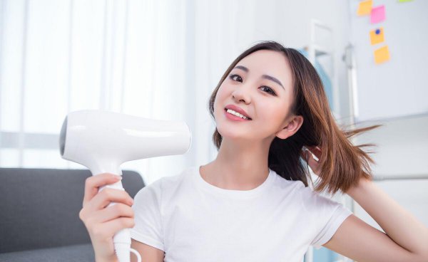 直发梳天天用伤头发吗