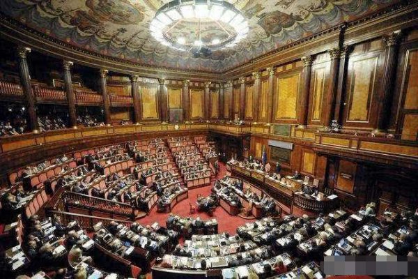 英国女王和首相的区别