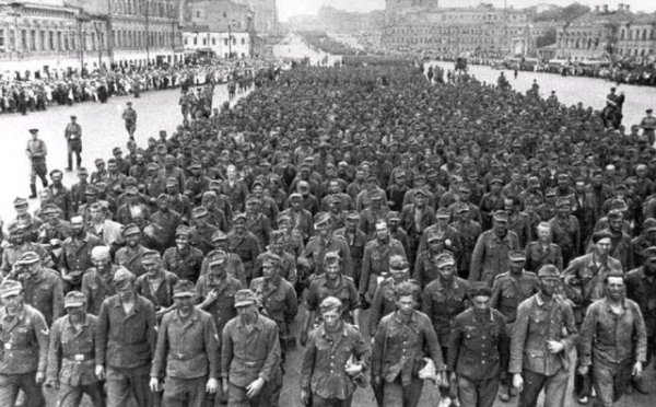 如果柏林战役德军顶住了