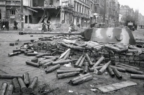 如果柏林战役德军顶住了