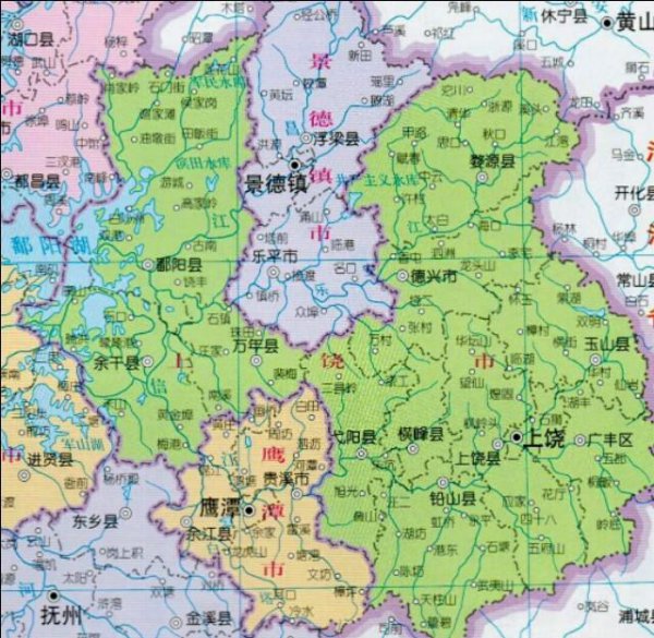 我国最大的淡水湖鄱阳湖位于哪里