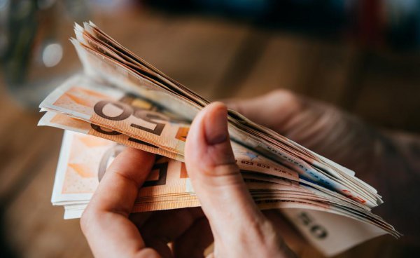 25号发工资的公司怎么样