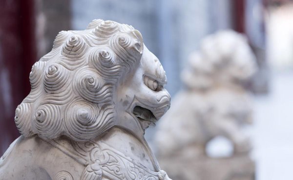 门口放石狮子的讲究和寓意