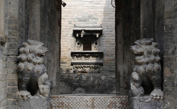 门口放石狮子的讲究和寓意
