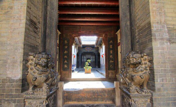 门口放石狮子的讲究和寓意