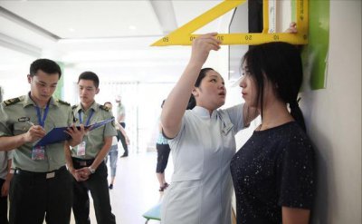 大学生当两年兵回来一共能拿多少钱工资