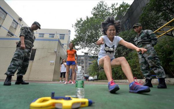 大学生当两年兵回来一共能拿多少钱工资