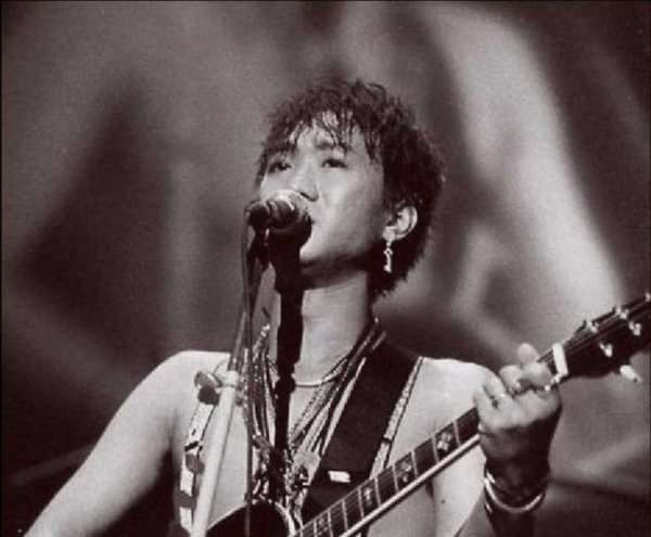 黄家驹和谁一个级别