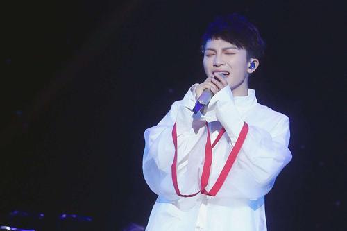 五音不全的人怎么样才能学会唱歌